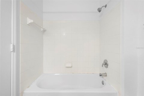 Condo in Orlando, Florida, 2 bedrooms  № 2205192 - photo 16