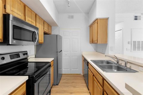 Condo in Orlando, Florida, 2 bedrooms  № 2205192 - photo 4