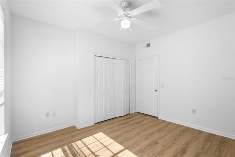Condo in Orlando, Florida, 2 bedrooms  № 2205192 - photo 12
