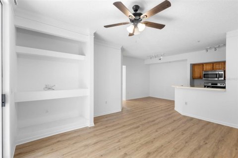 Condo in Orlando, Florida, 2 bedrooms  № 2205192 - photo 22