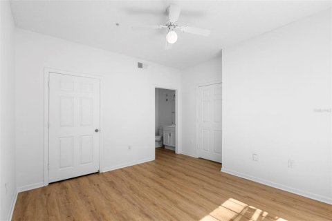 Condo in Orlando, Florida, 2 bedrooms  № 2205192 - photo 14