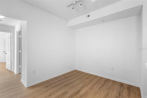 Condo in Orlando, Florida, 2 bedrooms  № 2205192 - photo 24