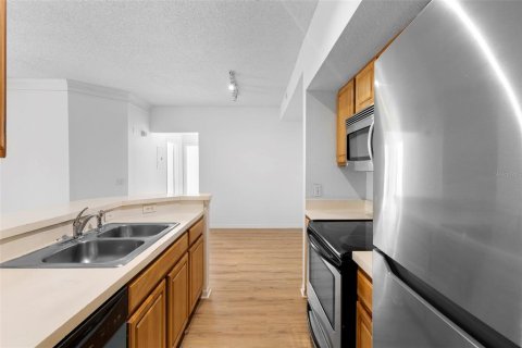 Condo in Orlando, Florida, 2 bedrooms  № 2205192 - photo 7