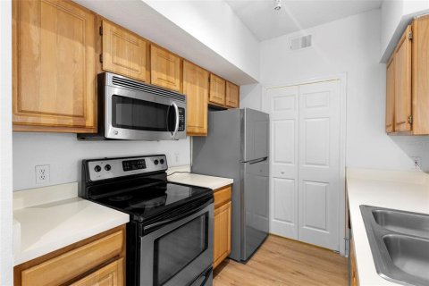 Condo in Orlando, Florida, 2 bedrooms  № 2205192 - photo 5