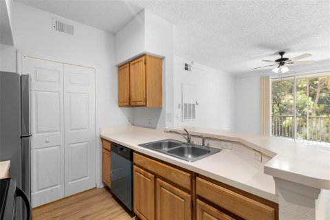 Condo in Orlando, Florida, 2 bedrooms  № 2205192 - photo 6