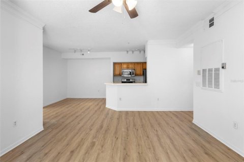 Condo in Orlando, Florida, 2 bedrooms  № 2205192 - photo 21