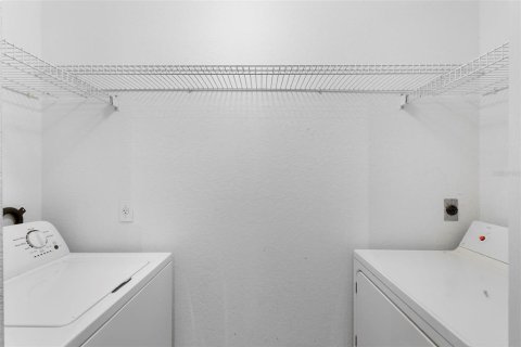 Condo in Orlando, Florida, 2 bedrooms  № 2205192 - photo 9