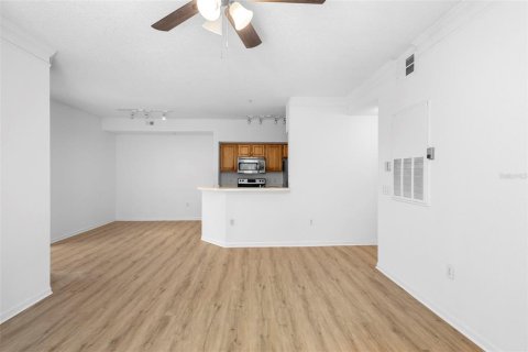 Condo in Orlando, Florida, 2 bedrooms  № 2205192 - photo 23