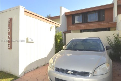 Купить таунхаус в Майами, Флорида 3 спальни, 166.11м2, № 1975229 - фото 2