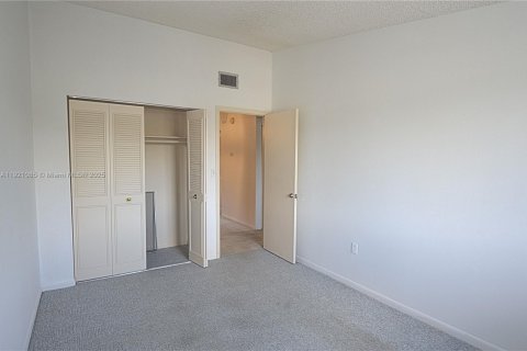 Купить таунхаус в Майами, Флорида 3 спальни, 166.11м2, № 1975229 - фото 26