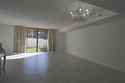 Купить таунхаус в Майами, Флорида 3 спальни, 166.11м2, № 1975229 - фото 14