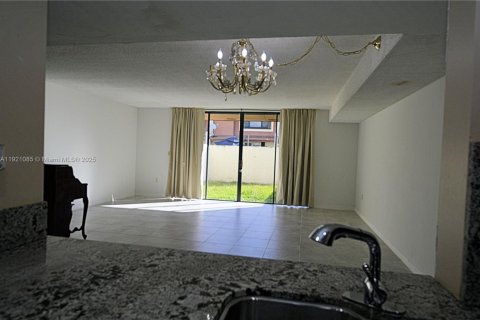 Купить таунхаус в Майами, Флорида 3 спальни, 166.11м2, № 1975229 - фото 10