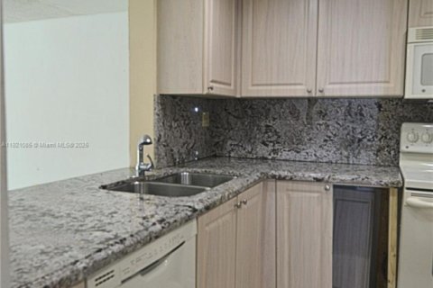 Купить таунхаус в Майами, Флорида 3 спальни, 166.11м2, № 1975229 - фото 8