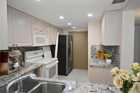 Купить таунхаус в Майами, Флорида 3 спальни, 166.11м2, № 1975229 - фото 6