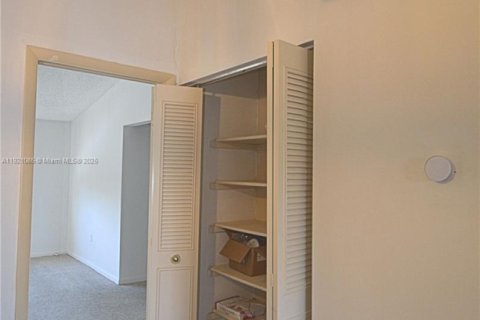 Купить таунхаус в Майами, Флорида 3 спальни, 166.11м2, № 1975229 - фото 23