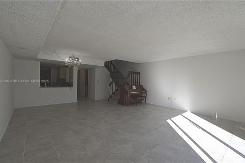 Купить таунхаус в Майами, Флорида 3 спальни, 166.11м2, № 1975229 - фото 16