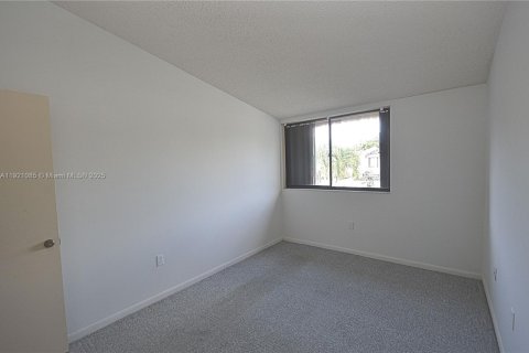 Купить таунхаус в Майами, Флорида 3 спальни, 166.11м2, № 1975229 - фото 25