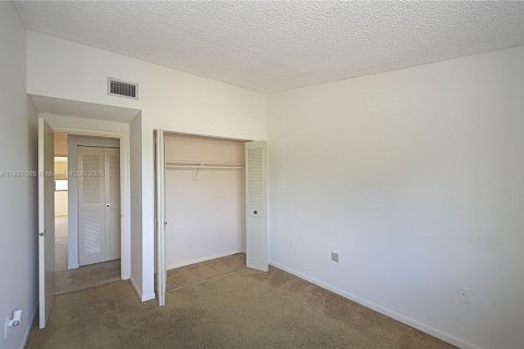 Купить таунхаус в Майами, Флорида 3 спальни, 166.11м2, № 1975229 - фото 29