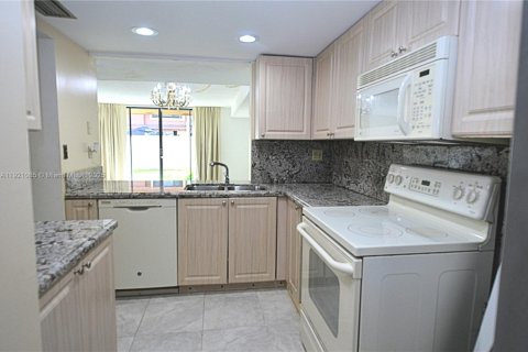 Купить таунхаус в Майами, Флорида 3 спальни, 166.11м2, № 1975229 - фото 7