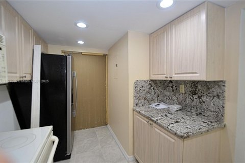 Купить таунхаус в Майами, Флорида 3 спальни, 166.11м2, № 1975229 - фото 9