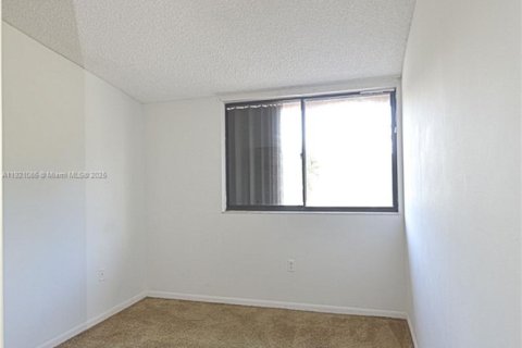 Купить таунхаус в Майами, Флорида 3 спальни, 166.11м2, № 1975229 - фото 28