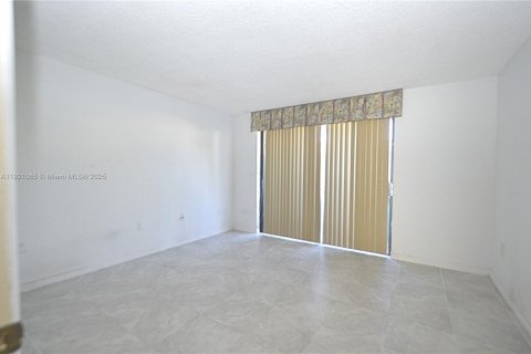 Купить таунхаус в Майами, Флорида 3 спальни, 166.11м2, № 1975229 - фото 12