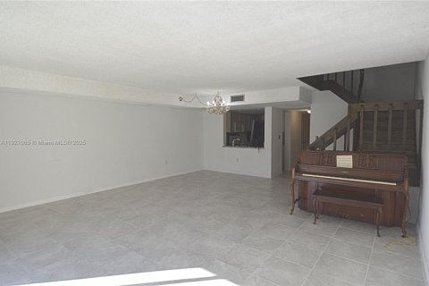 Купить таунхаус в Майами, Флорида 3 спальни, 166.11м2, № 1975229 - фото 15