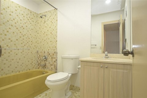 Купить таунхаус в Майами, Флорида 3 спальни, 166.11м2, № 1975229 - фото 30