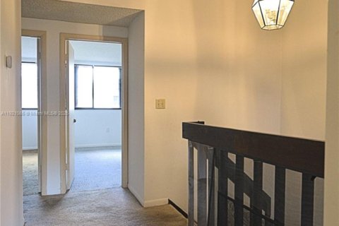 Купить таунхаус в Майами, Флорида 3 спальни, 166.11м2, № 1975229 - фото 21