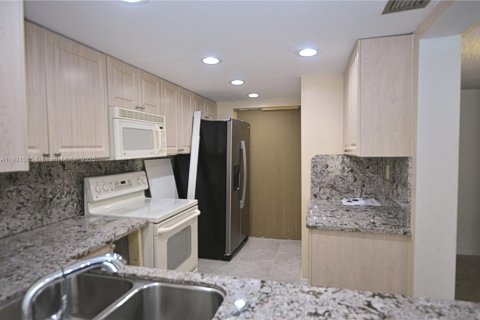 Купить таунхаус в Майами, Флорида 3 спальни, 166.11м2, № 1975229 - фото 5