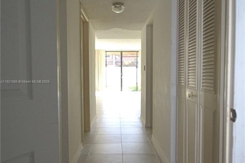 Купить таунхаус в Майами, Флорида 3 спальни, 166.11м2, № 1975229 - фото 13