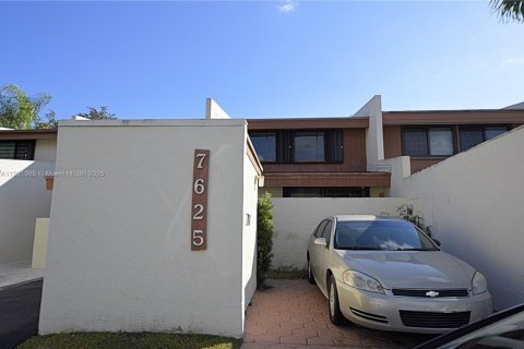 Купить таунхаус в Майами, Флорида 3 спальни, 166.11м2, № 1975229 - фото 1