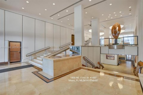 Condo in Miami, Florida, 1 bedroom  № 1992027 - photo 30