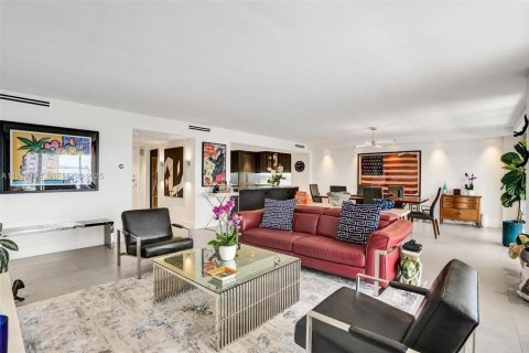 Condo in Miami, Florida, 1 bedroom  № 1992027 - photo 21
