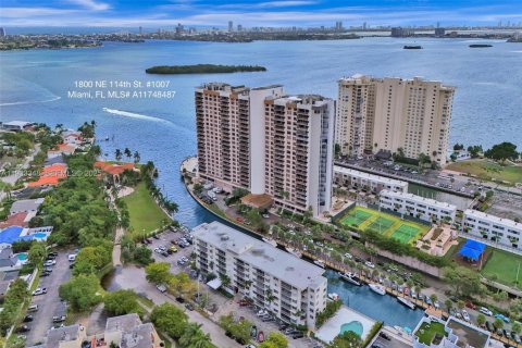 Condo in Miami, Florida, 1 bedroom  № 1992027 - photo 26