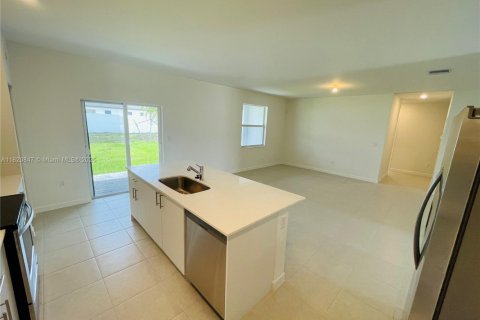 Casa en venta en Homestead, Florida, 4 dormitorios, 224.08 m2 № 1937987 - foto 4