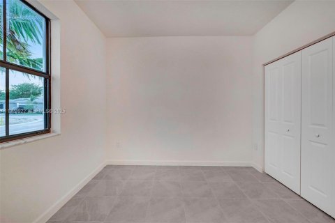 Villa ou maison à louer à Homestead, Floride: 4 chambres, 170.29 m2 № 1983104 - photo 13