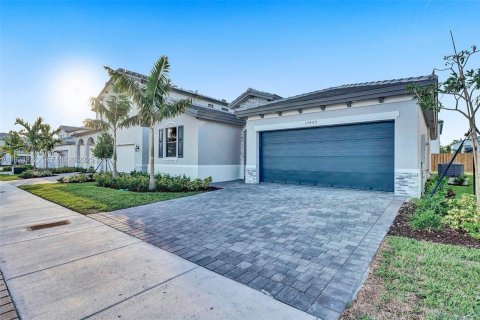 Villa ou maison à louer à Homestead, Floride: 4 chambres, 170.29 m2 № 1983104 - photo 3