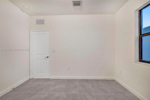 Villa ou maison à louer à Homestead, Floride: 4 chambres, 170.29 m2 № 1983104 - photo 24