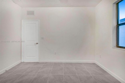 Villa ou maison à louer à Homestead, Floride: 4 chambres, 170.29 m2 № 1983104 - photo 23