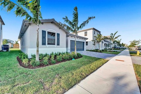 Villa ou maison à louer à Homestead, Floride: 4 chambres, 170.29 m2 № 1983104 - photo 2