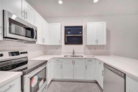 Villa ou maison à louer à Homestead, Floride: 4 chambres, 170.29 m2 № 1983104 - photo 6