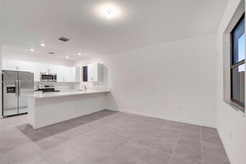 Villa ou maison à louer à Homestead, Floride: 4 chambres, 170.29 m2 № 1983104 - photo 5