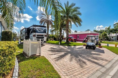 Land in Polk City, Florida № 2115034 - photo 8