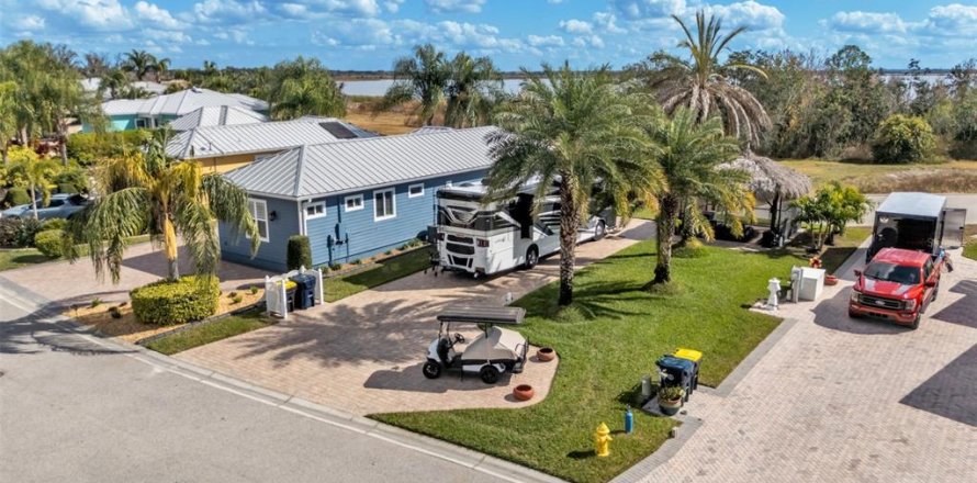 Land in Polk City, Florida № 2115034
