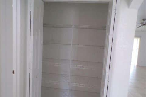 Снять в аренду квартиру в Пунта-Горда, Флорида 6 комнат, 109.62м2, № 2150537 - фото 14