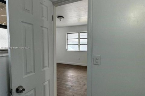 Снять в аренду виллу или дом в Майами, Флорида 1 спальня, 173.54м2, № 2053417 - фото 16