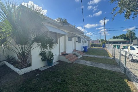 Снять в аренду виллу или дом в Майами, Флорида 1 спальня, 173.54м2, № 2053417 - фото 7