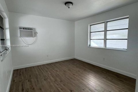 Снять в аренду виллу или дом в Майами, Флорида 1 спальня, 173.54м2, № 2053417 - фото 13