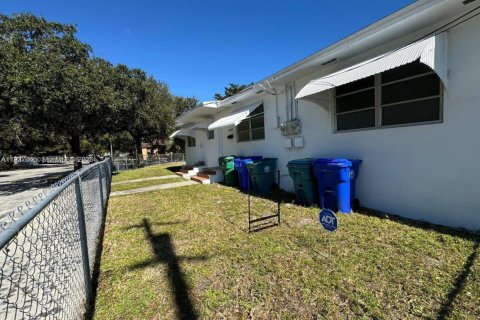 Снять в аренду виллу или дом в Майами, Флорида 1 спальня, 173.54м2, № 2053417 - фото 9